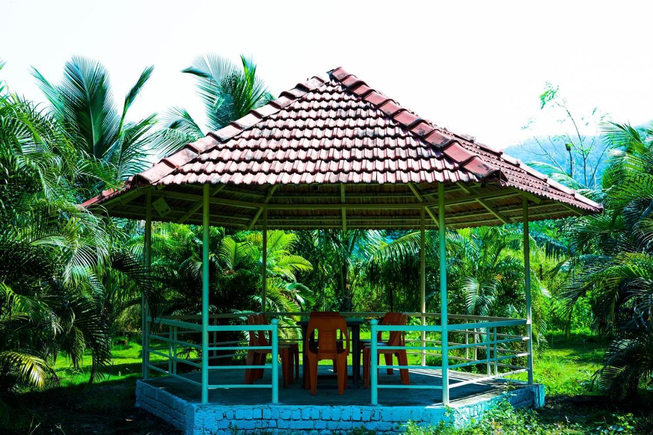 Kinjal Farmhouse By Friends Villa Frühstückspension *